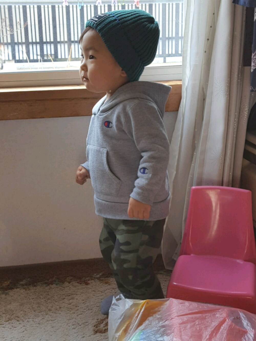 「1歳3ヶ月、おとこのこ、めいさい」｜「BeBeのアイテム（ニットキャップ/ビーニー、グリーン系）」を使った、KOU🐴HAKKU🌳さん（キッズ・80cm）の冬コーディネートの1枚目の写真