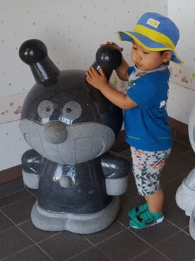 「アイテム（スタイ/よだれかけ、グレー系）」を使った、KOU🐴HAKKU🌳さん（キッズ・80cm）の夏コーディネート