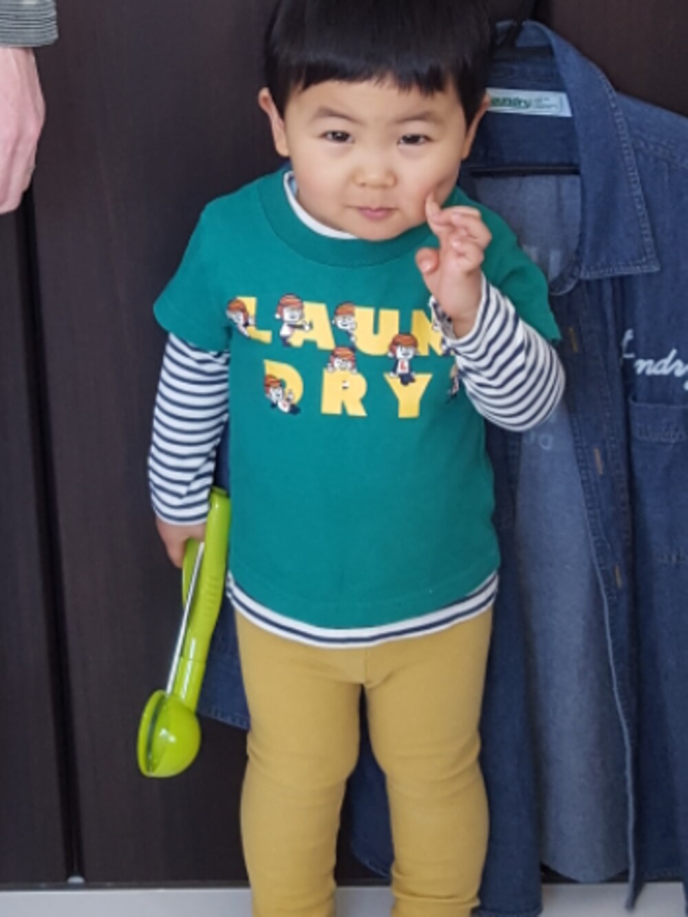 「おとこのこ、2歳2ヶ月、ストレッチパンツ、ボーダー、重ね着、耳つき、スノーウェア、スノーブーツ、親子コーデ、雪遊び」｜「Disneyのアイテム（ニットキャップ/ビーニー、ブルー系）」を使った、KOU🐴HAKKU🌳さん（キッズ・80cm）の冬コーディネートの1枚目の写真