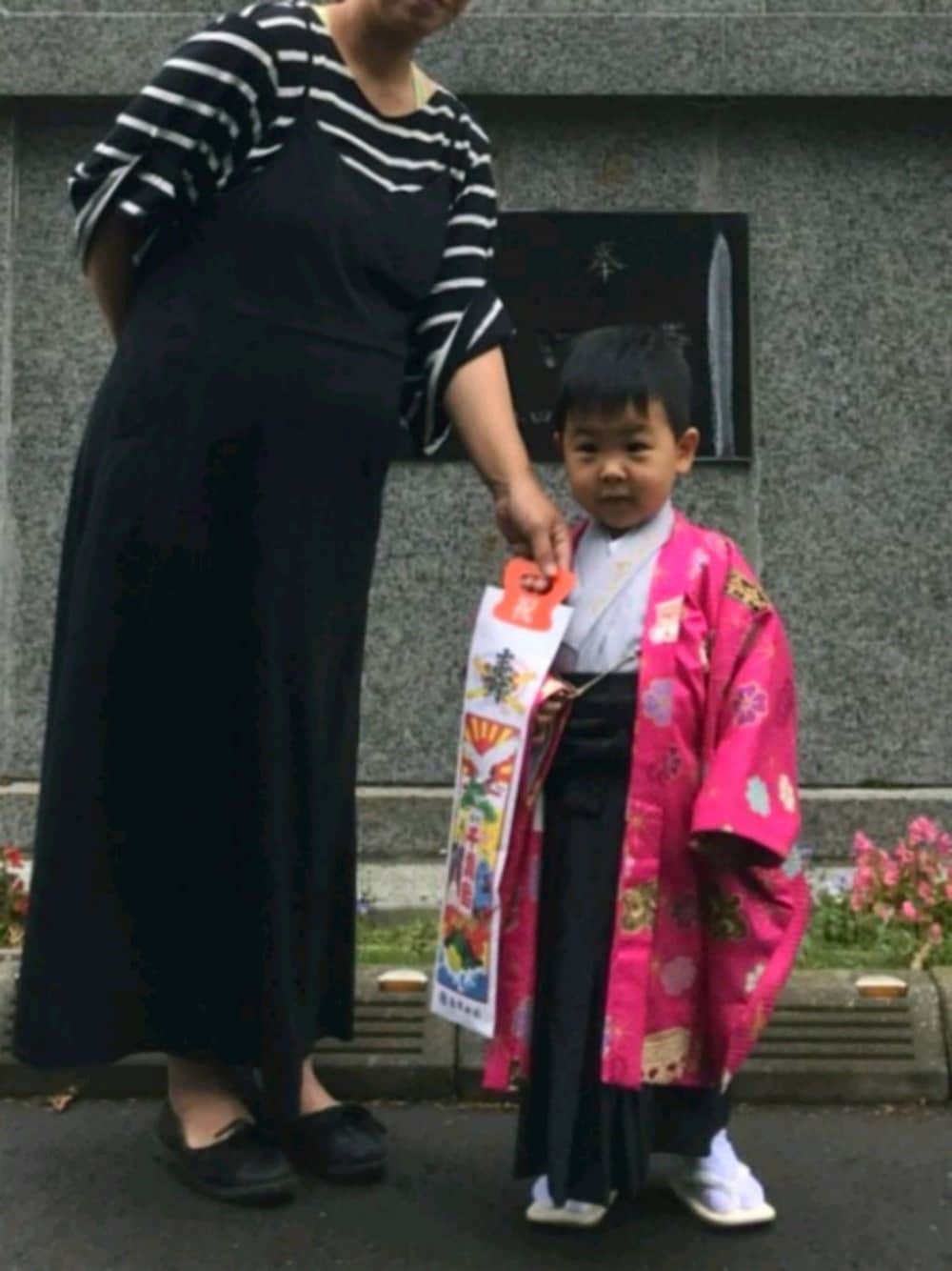 「おとこのこ、2歳10ヶ月、着物、七五三、マタニティ、妊婦、9ヶ月」｜「no brandのアイテム（Tシャツ/カットソー、ブラック系）」を使った、KOU🐴HAKKU🌳さん（キッズ・90cm）の秋コーディネートの1枚目の写真