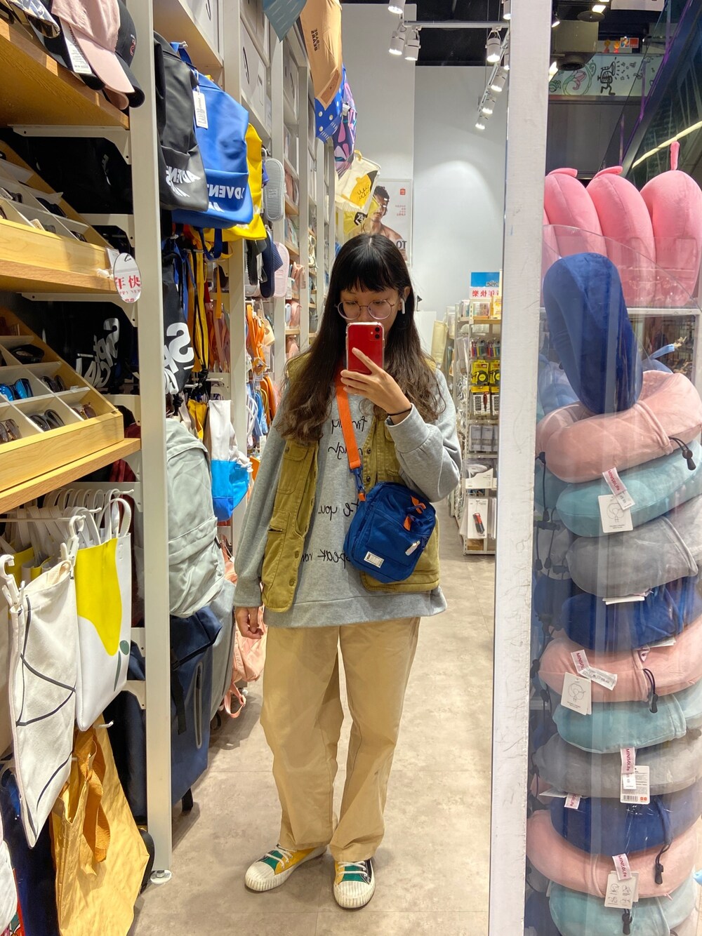 「QUEEN SHOPのアイテム（トップス、グレー系）」を使った、meiさん（レディース・157cm）の春コーディネートの1枚目の写真