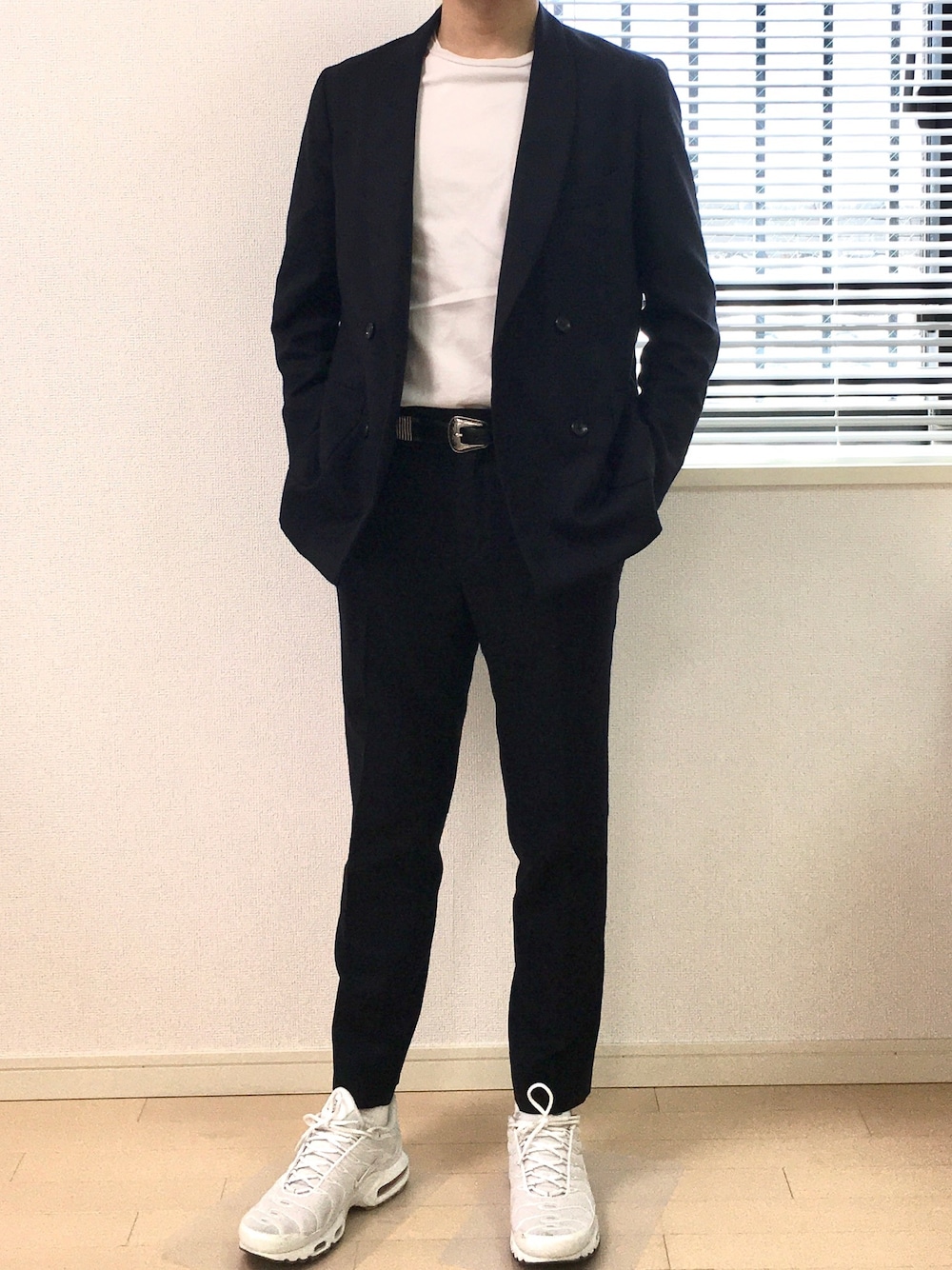 「春コーデ、低身長、低身長コーデ、足長効果、セットアップ、TOGA、ネイビー、きれいめカジュアル」｜「NANO universeのアイテム（スーツジャケット、ブルー系）」を使った、Cn.T.さん（メンズ・170cm）の春コーディネートの1枚目の写真