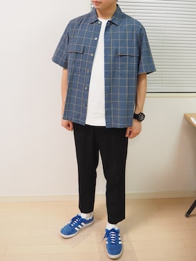 「カラースニーカー」｜「アイテム（スラックス）」を使った、Cn.T.さん（メンズ・170cm）の春コーディネート