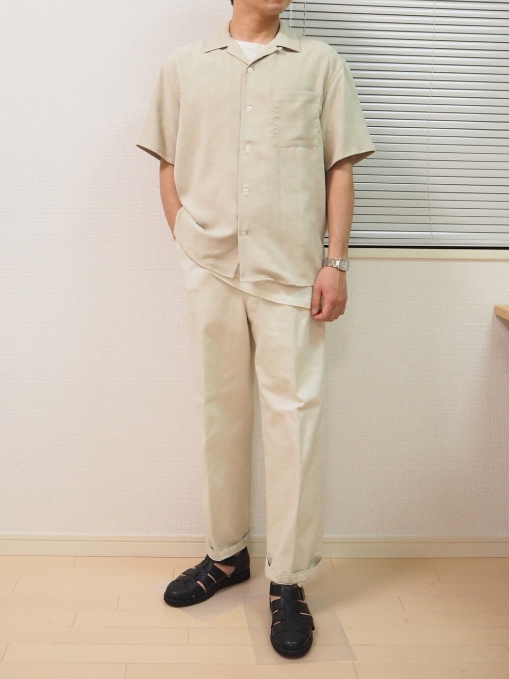 「これが私をアゲる服、オーバーサイズ、ワントーンコーデ、ホワイトコーデ、スティーブンアラン、オープンカラーシャツ、グルカサンダル、おしゃれさんと繋がりたい、白パンツ」｜「BEAUTY&YOUTH UNITED ARROWSのアイテム（シャツ/ブラウス、ホワイト系）」を使った、Cn.T.さん（メンズ・170cm）の春コーディネートの1枚目の写真