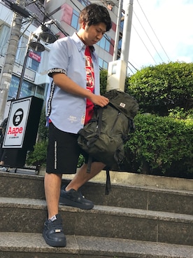 「AAPE BY A BATHING APE（エーエイプバイアベイシングエイプ）のアイテム（パンツ）」を使った、松田 和真さん（メンズ・166cm）の春コーディネート