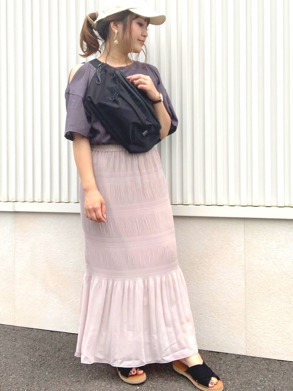 「夏コーデ、シンプル、プチプラ、低身長、スカート、ブラック、ラクチンコーデ、GU」｜「GUのアイテム（スカート、ベージュ系）」を使った、minamina0803さん（レディース・152cm）の夏コーディネートの1枚目の写真
