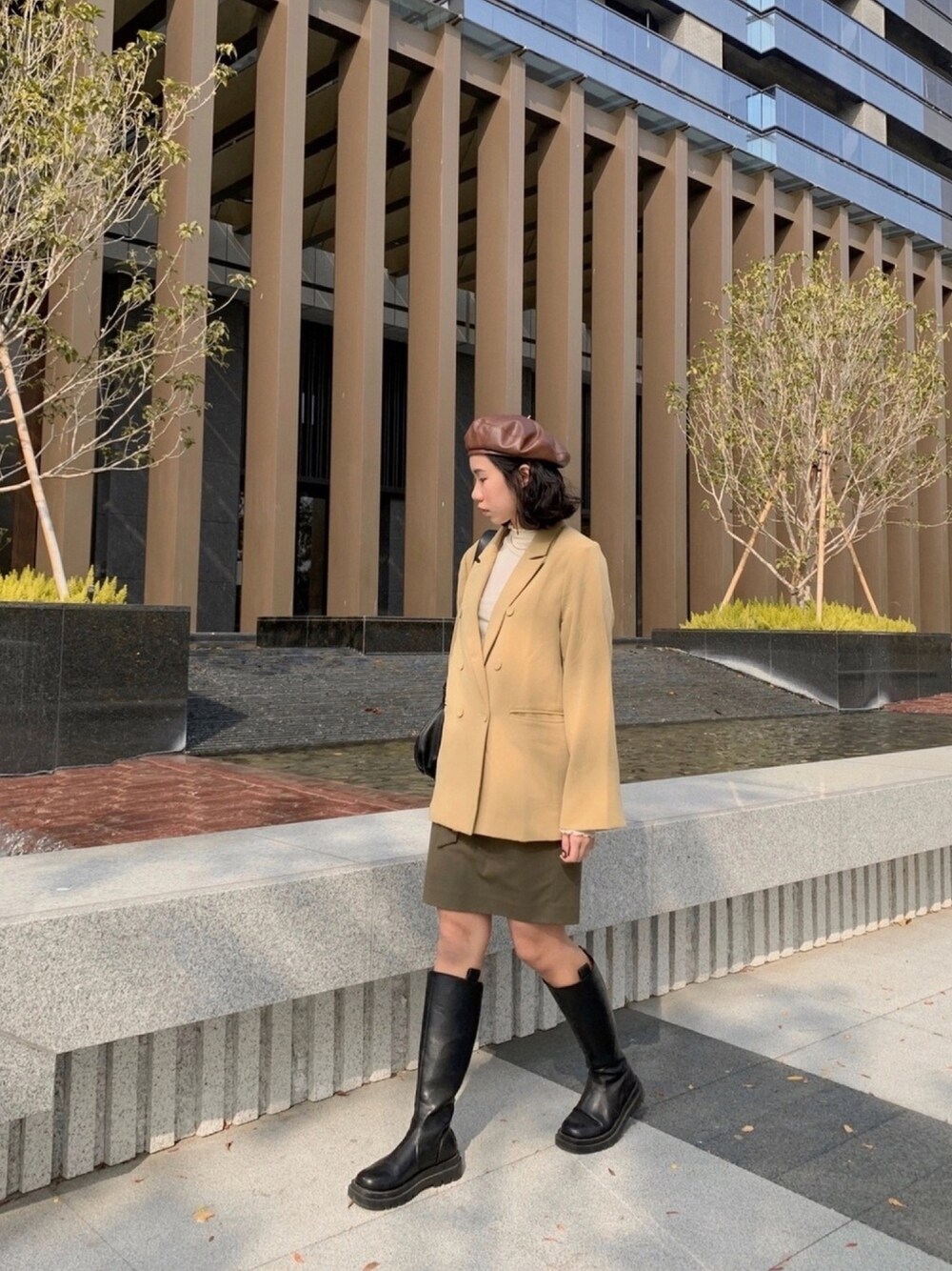 「ootd、韓系、長靴、outfit、秋冬コーデ、ootdtw、西裝外套、mouggan、mouggan girl」｜「mougganのアイテム（テーラードジャケット、イエロー系）」を使った、Yuen Duさん（レディース・167cm）の冬コーディネートの1枚目の写真