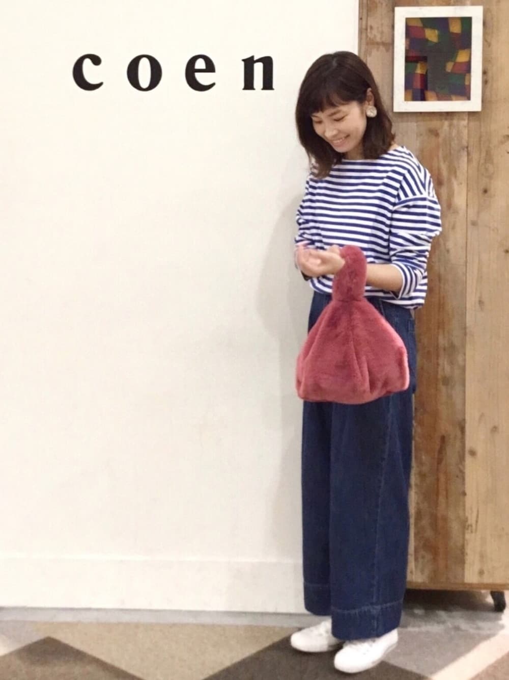 「オトナカジュアル、秋のコーデ、パンツスタイル、きれいめカジュアル、デニム、ワイドパンツ、スニーカーコーデ、大人カジュアル、ボーダー、coenスタッフスタイリング」｜「coenの天竺ボーダー ボートネックプルオーバー（Tシャツ/カットソー、ブルー系）」を使った、あらーきさん（レディース・163cm）の秋コーディネートの1枚目の写真
