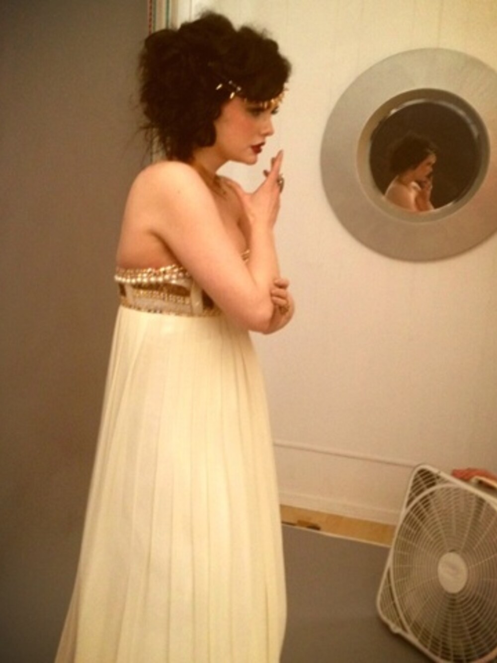 「aidon mattox、dress、embellished、GOWN」｜Ali Levineさん（レディース）の春コーディネートの1枚目の写真