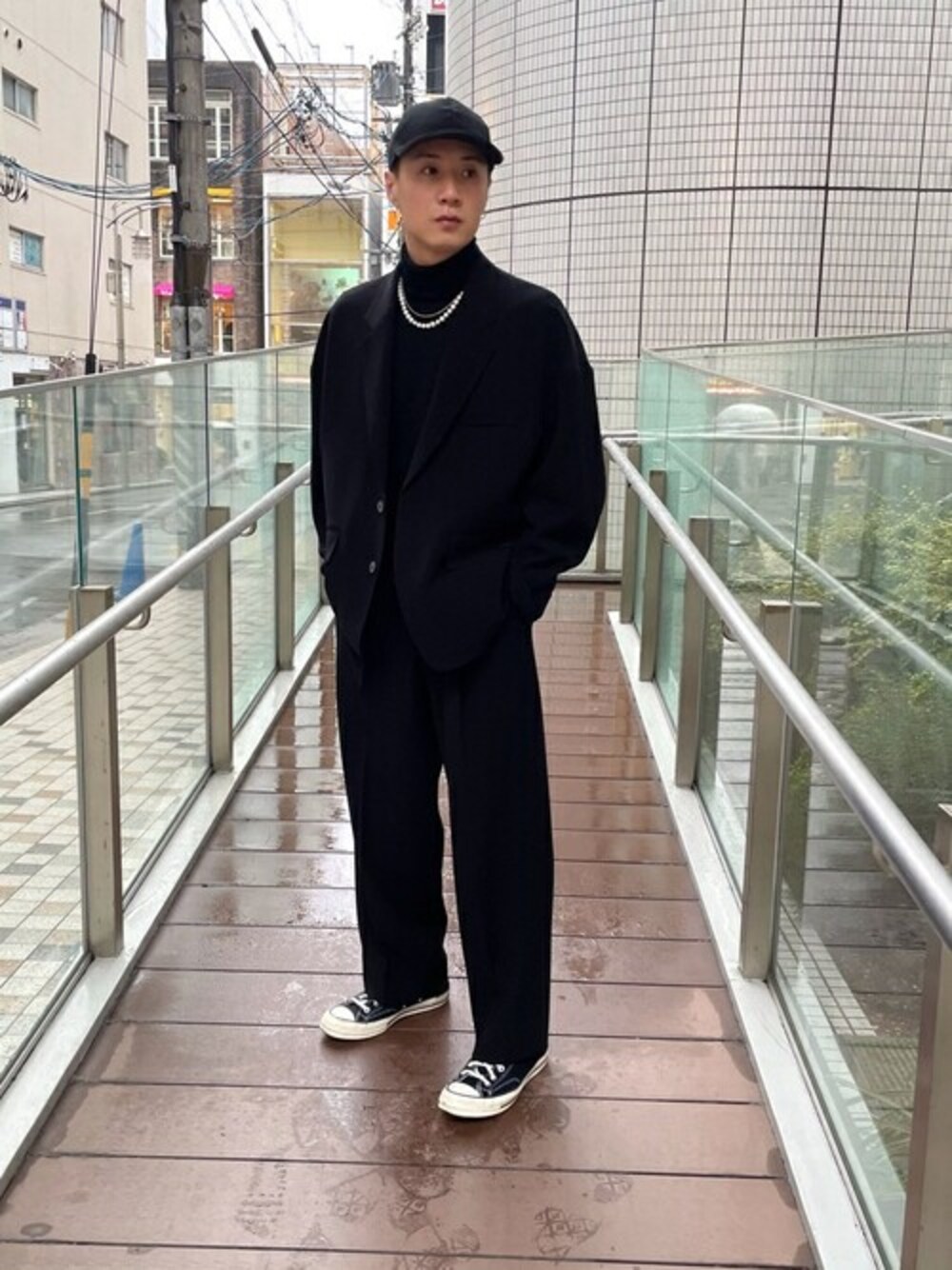 「#ブラック、#ジャケット、#セットアップ、#黒、＃ファッショニスタ、#シンプル、#今日のコーデ、#セットアップコーデ」｜「UNITED TOKYOの【OnE】18gウールミラノリブタートルネックニット/ハイネック（ニット/セーター、ブラック系）」を使った、タマちゃんさん（メンズ・168cm）の冬コーディネートの1枚目の写真