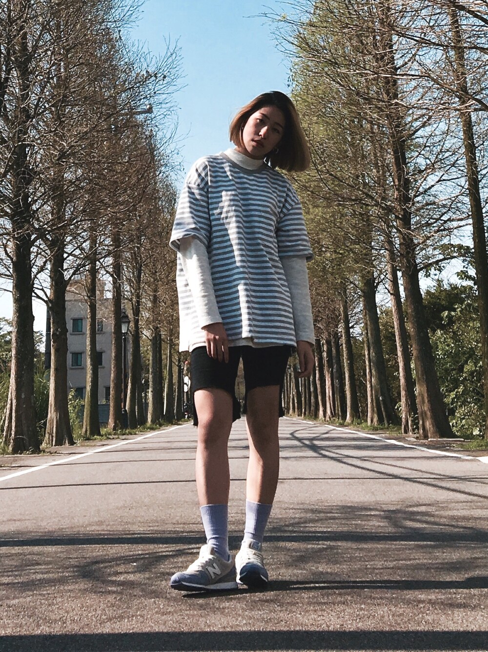 「ootd、streetstyle、denim、條紋、兩件式」｜「UNIQLOのアイテム（Tシャツ/カットソー、シルバー系）」を使った、加百列さん（レディース・164cm）の春コーディネートの1枚目の写真