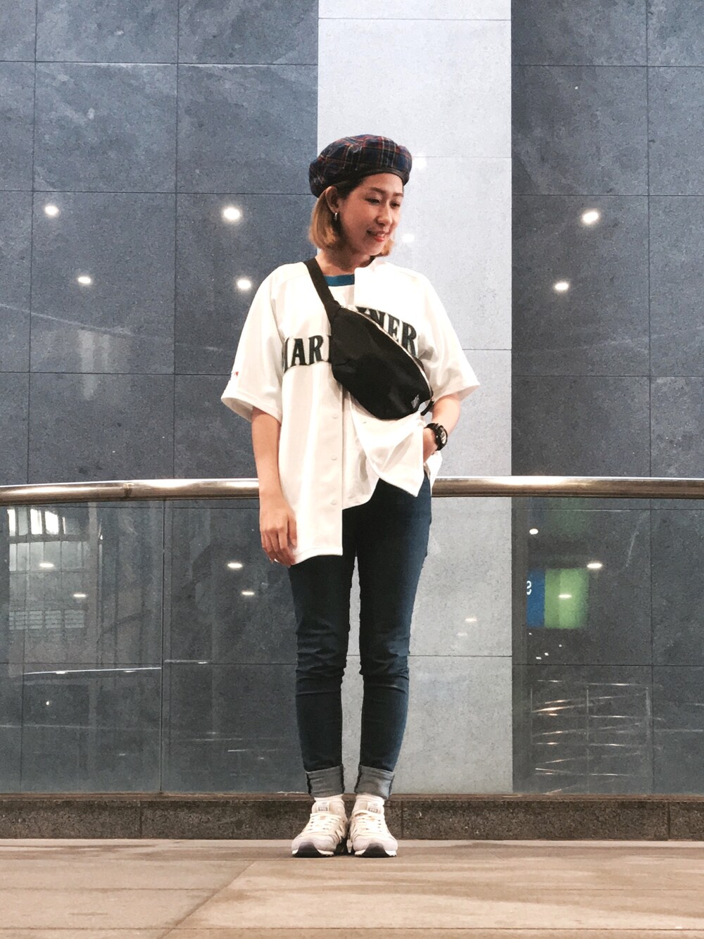 「denim、outfit、streetstyle、New Balance、H&M、Baseball shirts」｜「H&Mのアイテム（バッグ、ブラック系）」を使った、加百列さん（レディース・164cm）の春コーディネートの1枚目の写真
