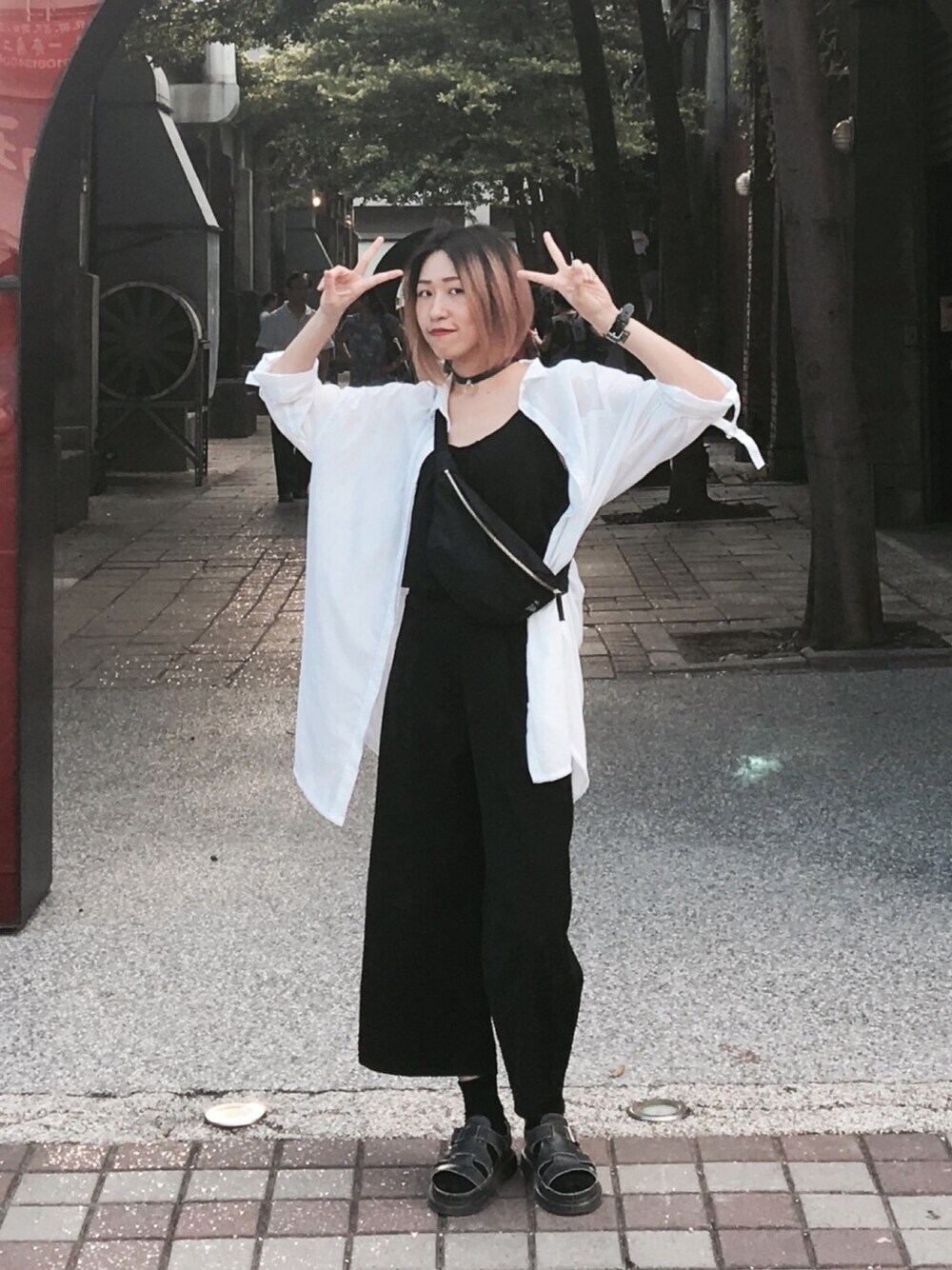 「ootd、black and white、streetstyle、hyukoh、oversize」｜「NETのアイテム（トップス、ブラック系）」を使った、加百列さん（レディース・164cm）の夏コーディネートの1枚目の写真