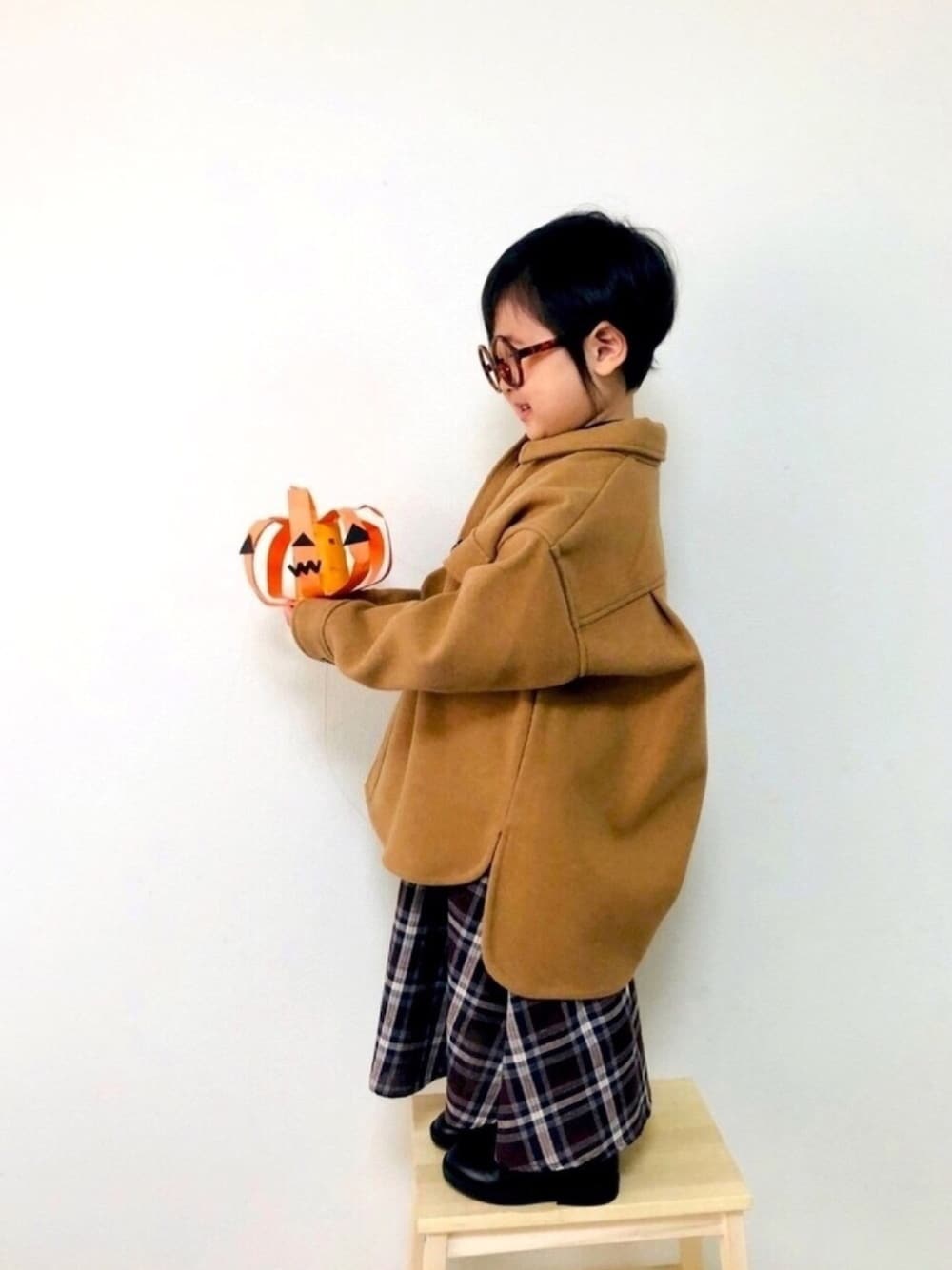 「wearhalloween2020、CPOジャケット、チェックスカート、ローファー、おんなのこコーデ、2020秋チェッカーず」｜「ikkaの【キッズ】URBAN ISLAND SOCIETY チェックスカート（120~160cm）（スカート、ブラウン系）」を使った、syun★さん（キッズ・110cm）の秋コーディネートの1枚目の写真