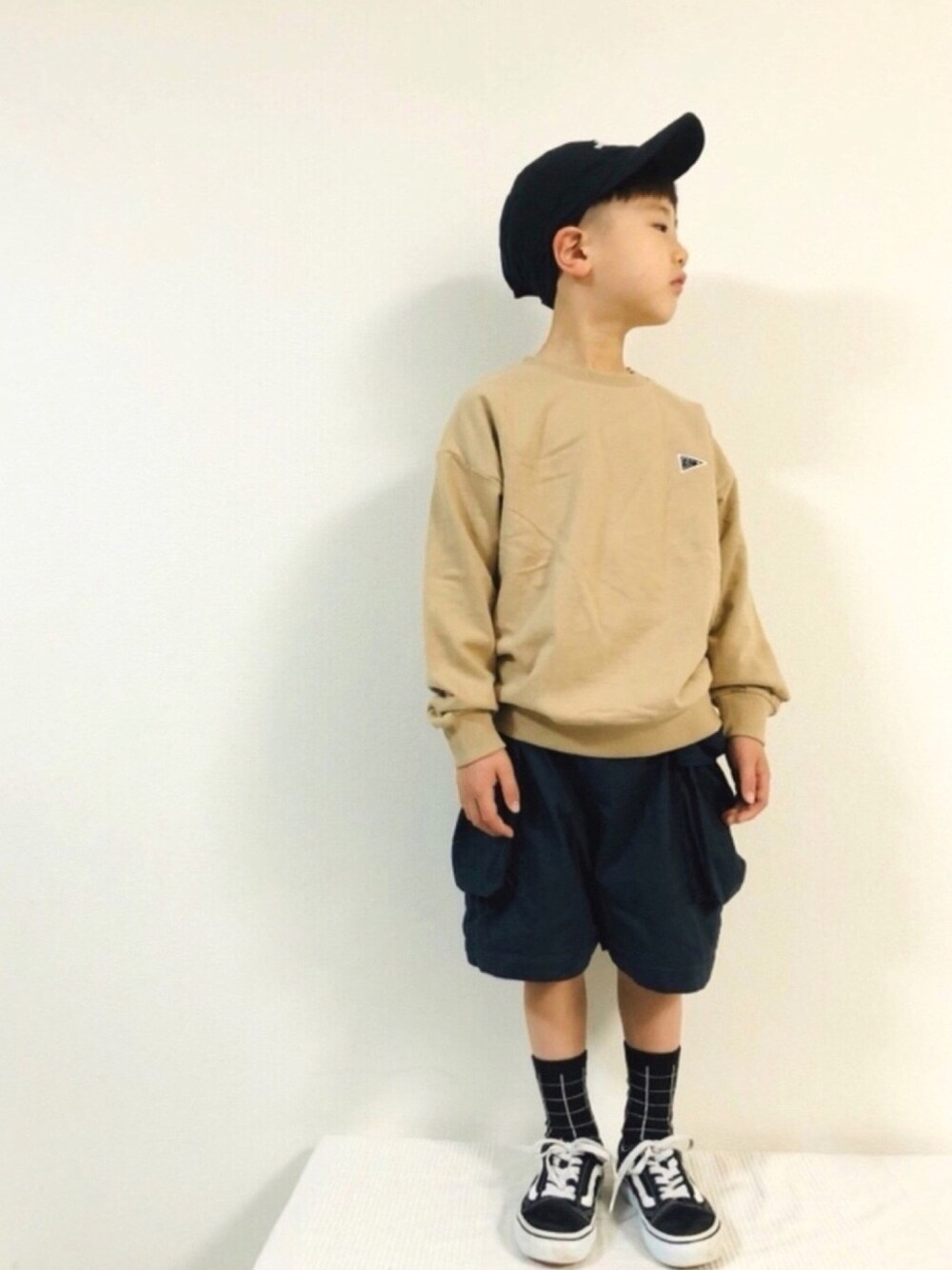 「キッズコーデ、ハーフパンツ、ストリート、ゆるコーデ、カジュアルコーデ、淡色コーデ、おとばなコーデフェス告知」｜「THE NORTH FACEのザ・ノース・フェイス キャップ YOUTH HORIZON HAT The North Face（キャップ、ブラック系）」を使った、syun★さん（キッズ・110cm）の春コーディネートの1枚目の写真
