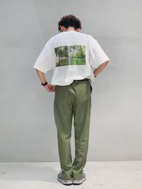 「アイテム（スラックス）」を使った、NEPENTHES美容師 渡辺さん（メンズ・169cm・30代）の夏コーディネート