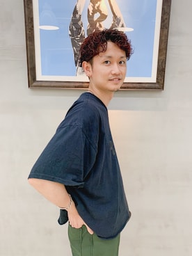 「RANDT（アールアンドティー）のアイテム（トップス）」を使った、NEPENTHES美容師 渡辺さん（メンズ・169cm）の夏コーディネート