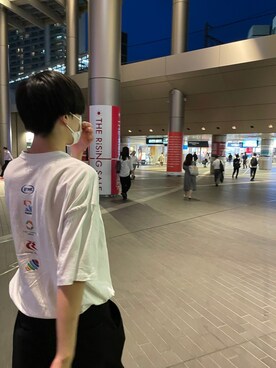 「Adoon plain（アドーンプレーン）のアイテム（Tシャツ/カットソー）」を使った、崎氏さん（メンズ・171cm）の夏コーディネート