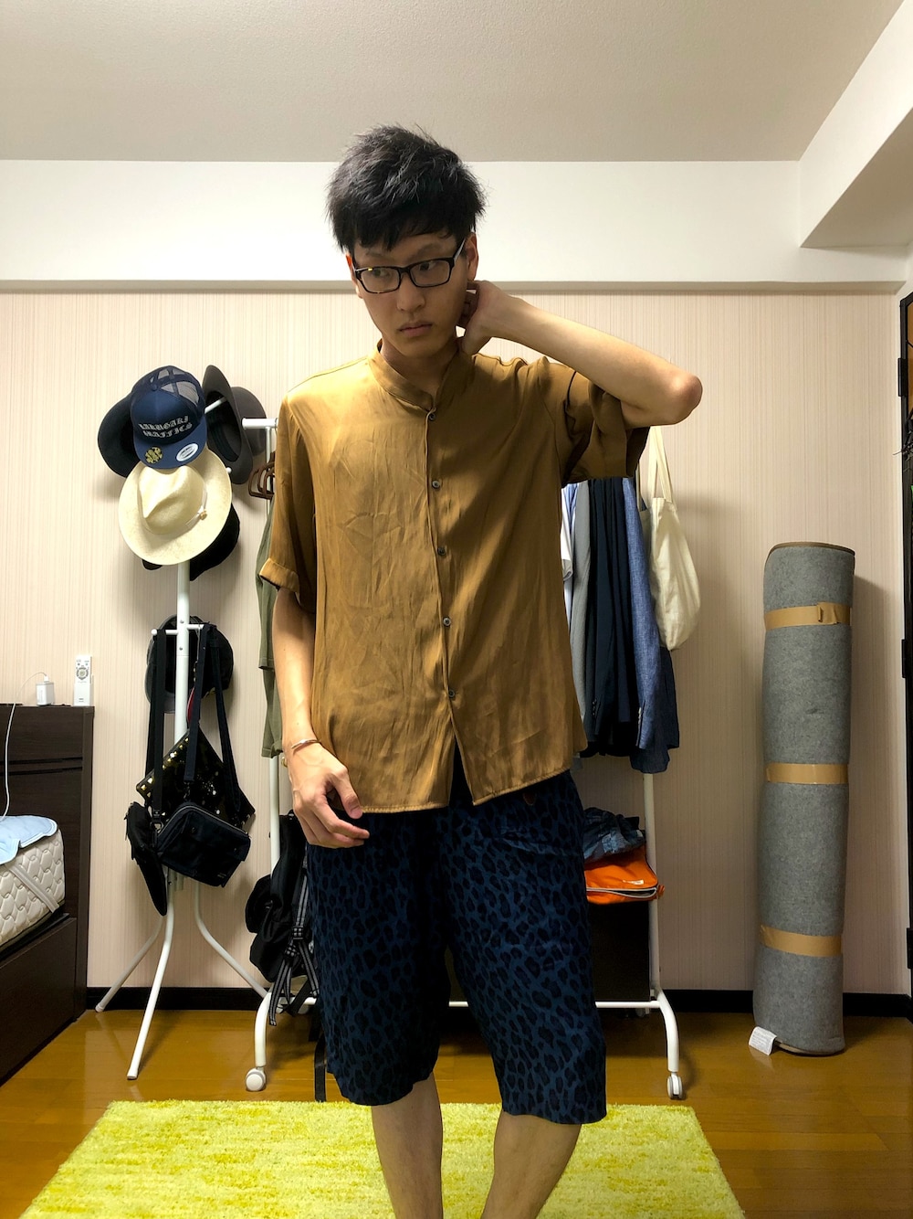 「マオカラ―、ゆるコーデ、テロテロ、ハーフパンツ、レオパード柄、レーヨンパンツ、Lui's、EFFECTEN、休日スタイル」｜「Lui'sのアイテム（シャツ/ブラウス、ブラウン系）」を使った、Guppyさん（メンズ・176cm）の夏コーディネートの1枚目の写真