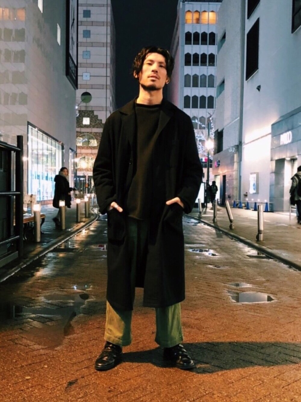 「シンプルコーデ、冬コーデ、オトナカジュアル、おしゃれさんと繋がりたい、きれいめカジュアル、カジュアルコーデ、古着、ブラックコーデ、アディダス、ニット」｜「JOURNAL STANDARD J.S HOMESTEADのコットン/ウール カツラギ ダスターコート＃（その他アウター、ブラック系）」を使った、Keirさん（メンズ・175cm）の冬コーディネートの1枚目の写真