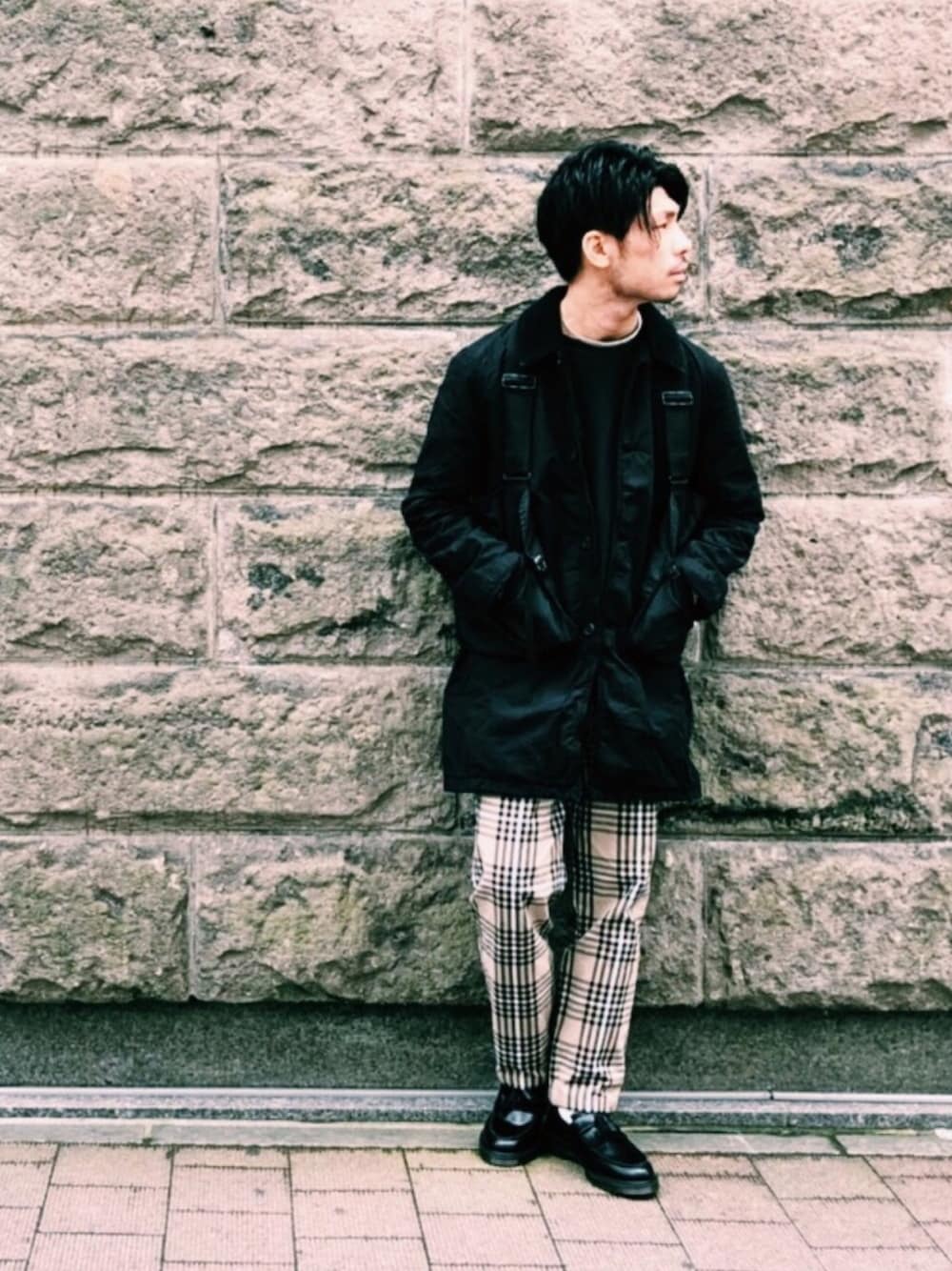 「休日スタイル、オトナカジュアル、おしゃれさんと繋がりたい、黒、きれいめカジュアル、アウターONアウター、ベスト、チェックパンツ、春コーデ、いいね、save、フォローお願いします🤑」｜「CMF OUTDOOR GARMENTのCOMFY  / コンフィー : EVERYTHING RIGHT PLACE VEST＃（その他アウター、ブラック系）」を使った、Keirさん（メンズ・175cm）の冬コーディネートの1枚目の写真