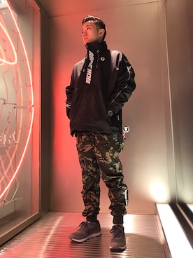「AAPE BY A BATHING APE（エーエイプバイアベイシングエイプ）のアイテム（パンツ）」を使った、松枝 宏明さん（メンズ・164cm）の春コーディネート