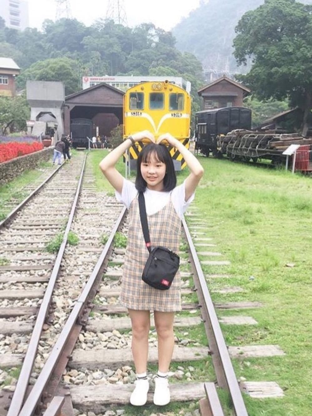 「Beautiful place,Taiwan.」｜「Dickiesのアイテム（ショルダーバッグ、ブラック系）」を使った、🌞🇹🇼さん（レディース・150cm）の秋コーディネートの1枚目の写真