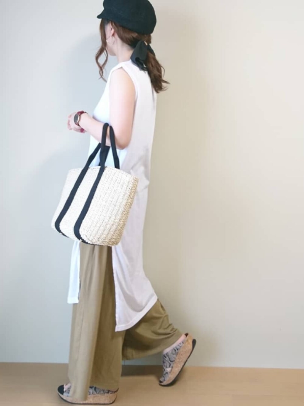 「fitflop、イチヨンプラス、14+、PR、夏コーデ、かごバッグ、ゆるコーデ、低身長、Daniel Wellington、楽チンコーデ」｜「14+のザックリ編み変形サーモキャス（キャスケット、ブラック系）」を使った、CHAMUさん（レディース・149cm）の夏コーディネートの1枚目の写真