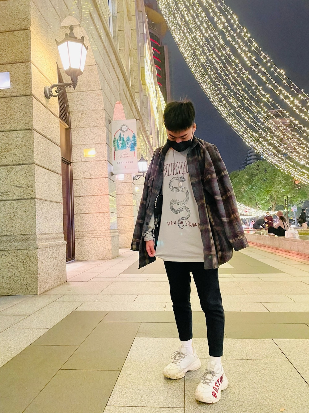 「winter、Merry Christmas、instagram、boy、2020、2020AW、2020ss」｜「NIRVANAのアイテム（Tシャツ/カットソー、グレー系）」を使った、Alan kuoさん（メンズ・168cm）の冬コーディネートの1枚目の写真