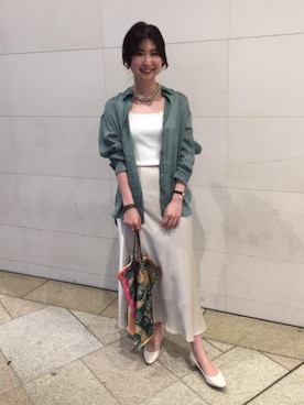 「アイテム（タンクトップ）」を使った、川上 真由さん（レディース・164cm）の春コーディネート