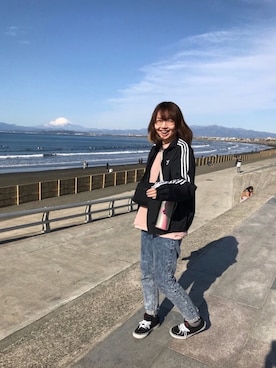 「海」｜「アイテム（ナイロンジャケット）」を使った、あい㌧さん（レディース・171cm）の冬コーディネート