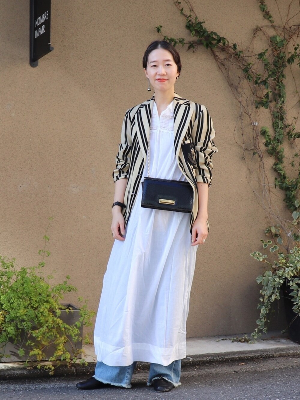 「大人カジュアル、古着、ootd、ヴィンテージ、マキシ丈ワンピース、ジャケット、レース、休日スタイル、デニム、ラフ」｜「FIL DE FERの１２ＯＺデニム　バギーパンツ（デニムパンツ、ブルー系）」を使った、iida.さん（レディース・163cm）の冬コーディネートの1枚目の写真
