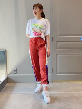 「NERGY（ナージー）の【P.E NATION】 プリントTシャツ（Tシャツ/カットソー、ホワイト系）」を使った、miyabiさん（レディース・164cm）の夏コーディネート
