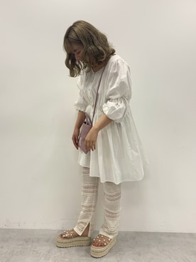「オールホワイト」｜「アイテム（チュニック）」を使った、安部麻未奈さん（レディース・152cm）の春コーディネート