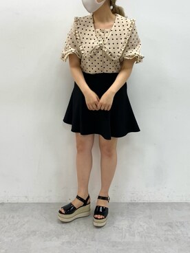 「アイテム（サンダル、ゴールド系）」を使った、安部麻未奈さん（レディース・152cm）の春コーディネート