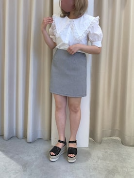 「アイテム（サンダル、ゴールド系）」を使った、安部麻未奈さん（レディース・152cm）の春コーディネート