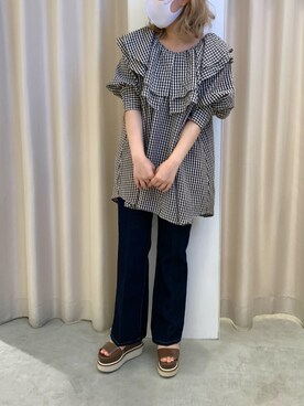 「アイテム（サンダル、ゴールド系）」を使った、安部麻未奈さん（レディース・152cm）の春コーディネート