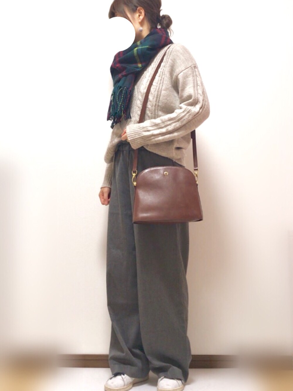 「秋冬、プチプラコーデ、ラクチンコーデ、マフラー、スタンスミス、UNIQLO、AIGNER」｜「adidasのアイテム（スニーカー、ホワイト系）」を使った、ｓｈｉｈｏ*さん（レディース・159cm）の冬コーディネートの1枚目の写真
