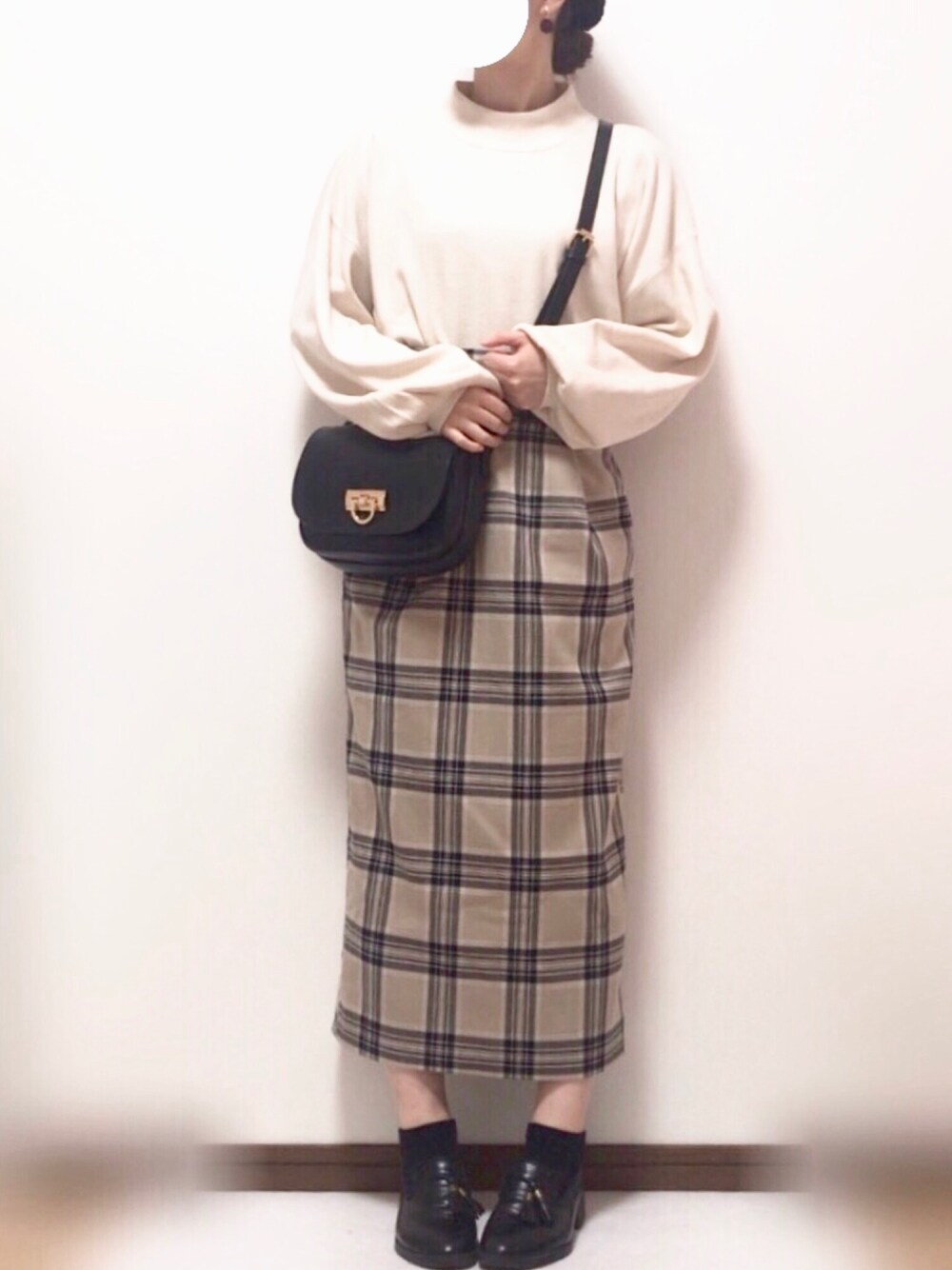 「冬、プチプラ、オトナカジュアル、タイトスカート、ページボーイ(PAGEBOY)、ローリーズファーム(LOWRYS FARM)、おんなのこコーデ」｜「PAGEBOYのハイネックボリュームスリーブニット（ニット/セーター、ホワイト系）」を使った、ｓｈｉｈｏ*さん（レディース・159cm）の冬コーディネートの1枚目の写真