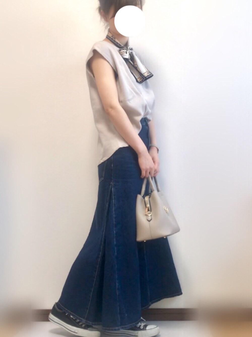 「夏コーデ、カジュアル、大人カジュアル、シンプル、スカーフ、ロングスカート、デニムスカート、おしゃれさんと繋がりたい」｜「mysticのEC ドットノースリプルオーバー（Tシャツ/カットソー、ブルー系）」を使った、ｓｈｉｈｏ*さん（レディース・159cm）の春コーディネートの1枚目の写真