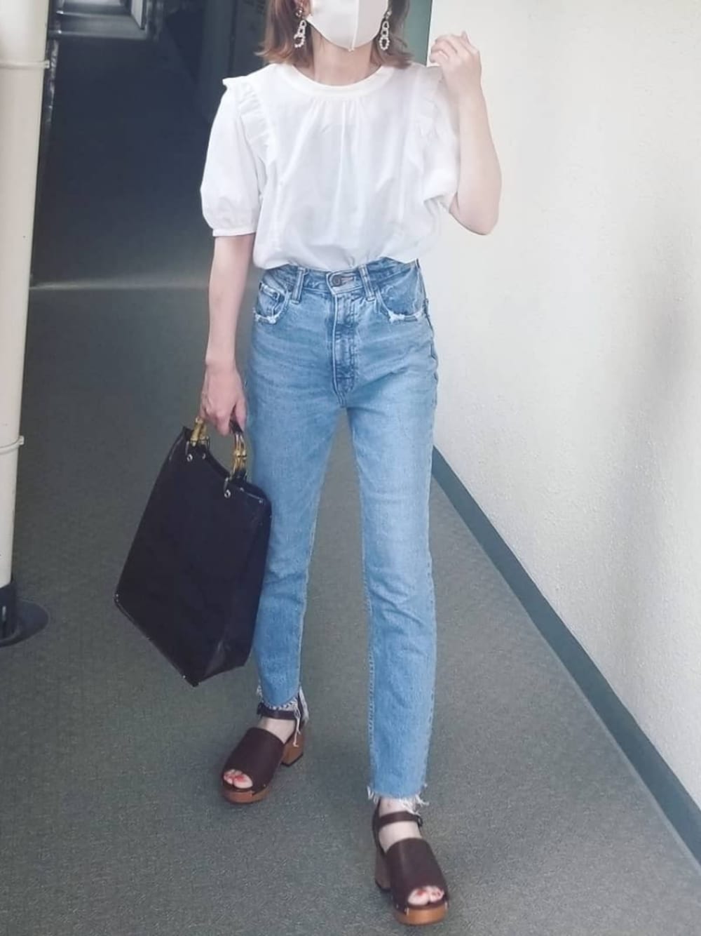 「夏コーデ、今日のコーデ、カジュアルコーデ、オトナ女子、韓国ファッション、プチプラ、甘辛mix、フリル」｜「AZUL by moussyのウッド調ヒール厚底ストラップサンダル（サンダル、イエロー系）」を使った、saaayaaaさん（レディース・152cm）の夏コーディネートの1枚目の写真