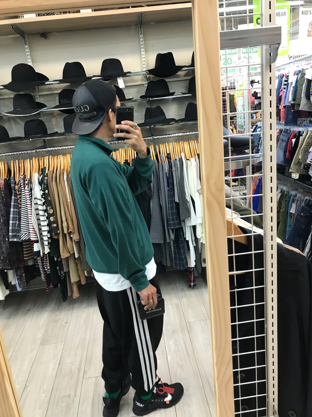 「Y-3のM 3STP TRK PNT（その他パンツ、ブラック系）」を使った、よーすけ0424さん（メンズ・175cm）の秋コーディネートの1枚目の写真
