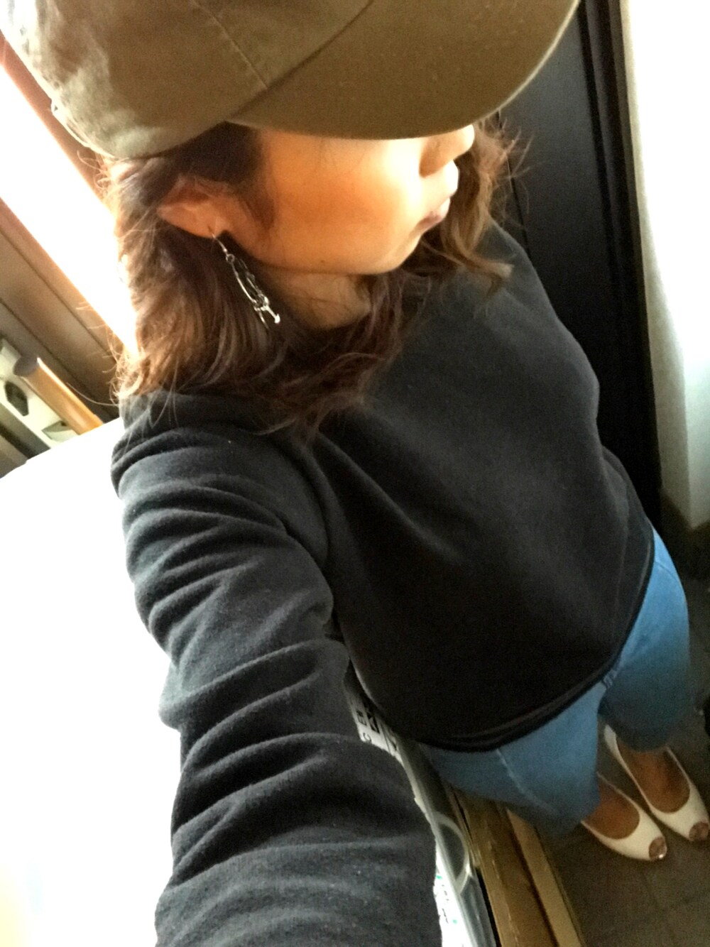 「ショッピング」｜「LEPSIMのアイテム（スウェット、ブラック系）」を使った、Erika Kuboさん（レディース・154cm）の春コーディネートの1枚目の写真
