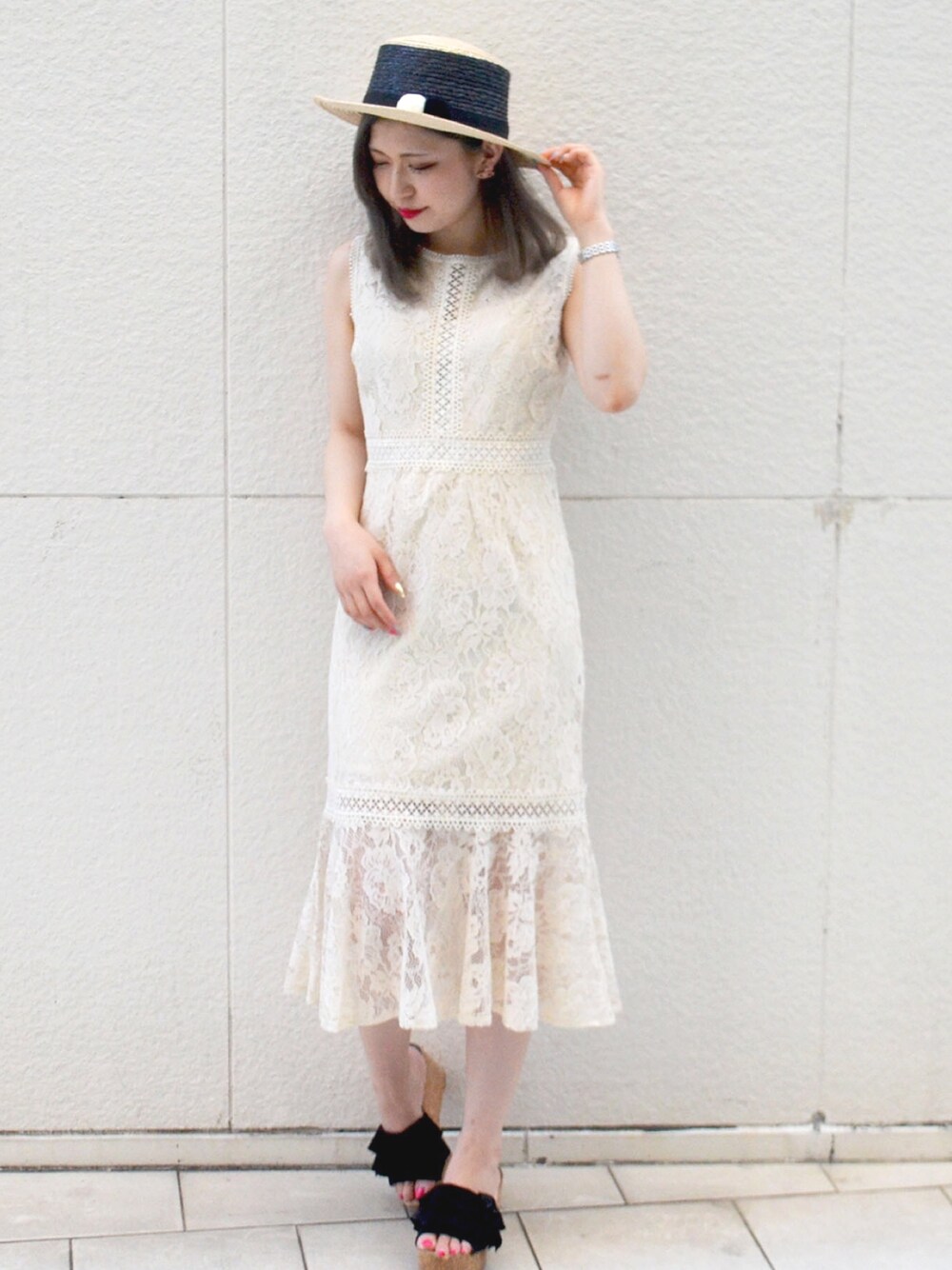 「LAMIA、ラミア、夏コーデ、総レース、ガーリーコーデ、ワンピース、カンカン帽、デートスタイル（WOMEN）、甘めコーデ」｜「LAMIAの花レース袖フリルワンピース（ワンピース、ベージュ系）」を使った、LAMIAさん（レディース・158cm）の夏コーディネートの1枚目の写真