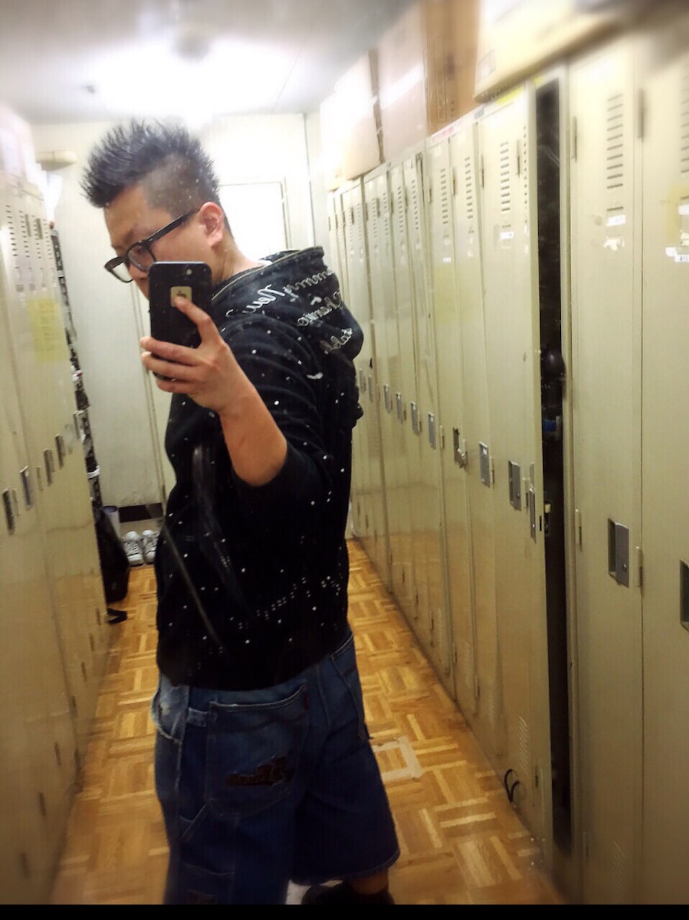 「TOMMYのアイテム（パーカー、ブラック系）」を使った、Hiroyuki さん（メンズ・170cm）の冬コーディネートの1枚目の写真