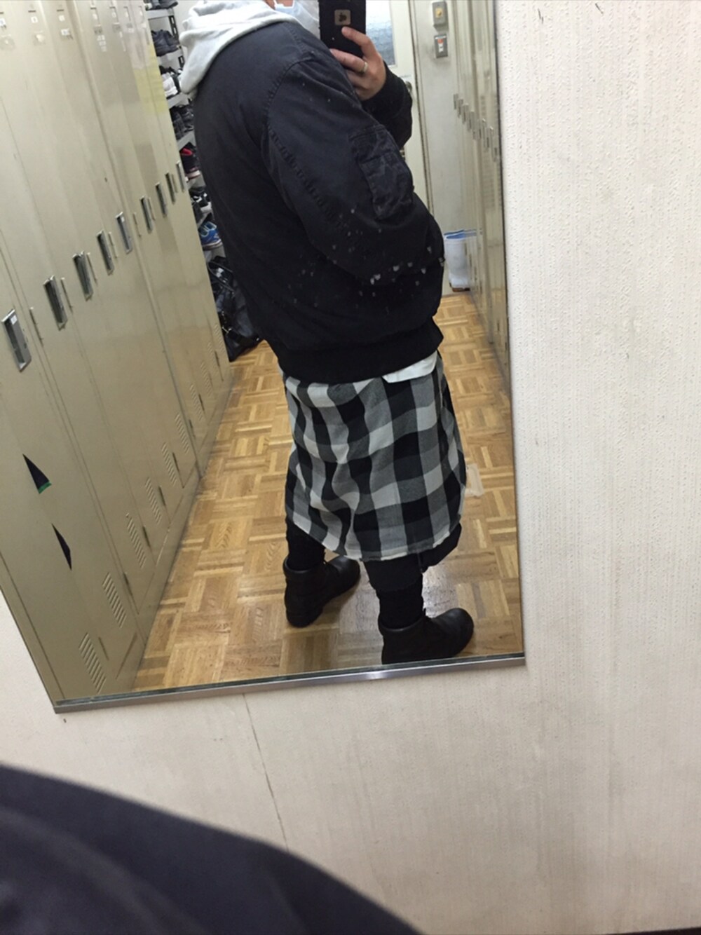 「A BATHING APEのアイテム（パーカー、ブラック系）」を使った、Hiroyuki さん（メンズ・170cm）の冬コーディネートの1枚目の写真