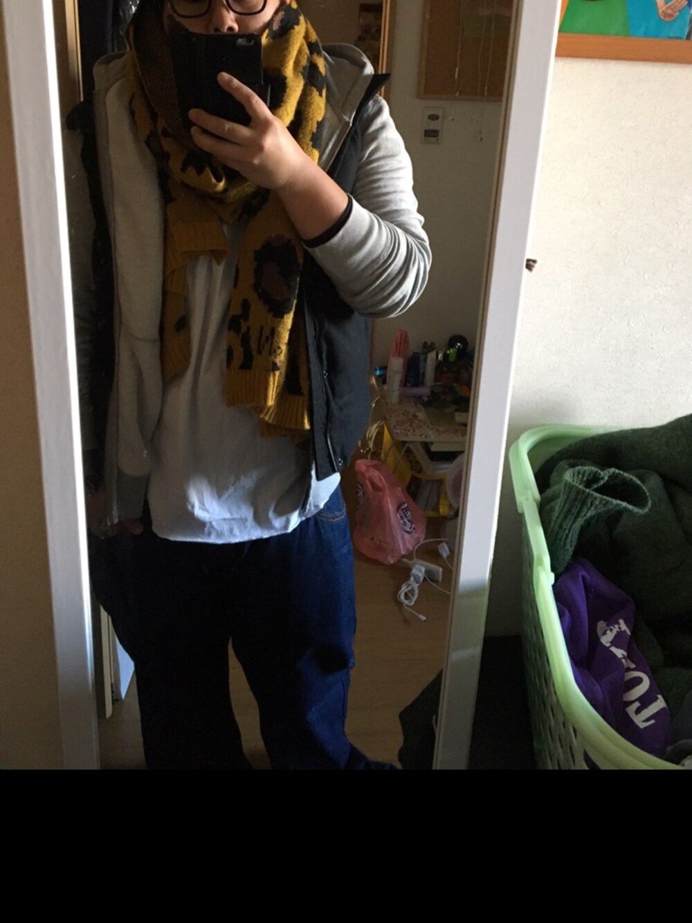 「N°21のアイテム（マフラー、イエロー系）」を使った、Hiroyuki さん（メンズ・170cm）の冬コーディネートの1枚目の写真