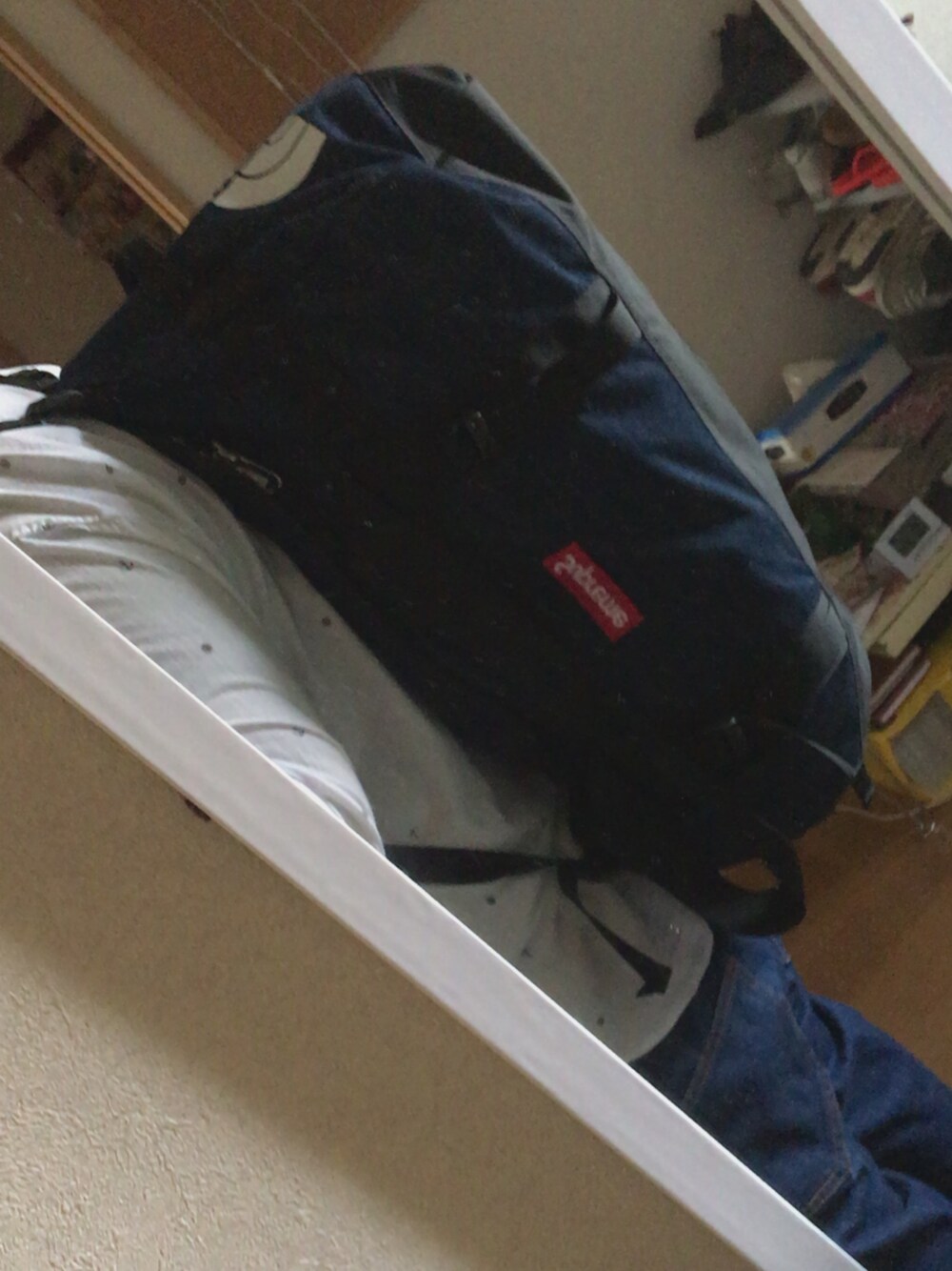「TNF × SUPREME コラボバッグのアイテム（ボストンバッグ、ブルー系）」を使った、Hiroyuki さん（メンズ・170cm）の春コーディネートの1枚目の写真