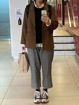 「CONVERSE（コンバース）のアイテム（シューズ、ブラック系）」を使った、Charon Cheさん（レディース）の春コーディネート