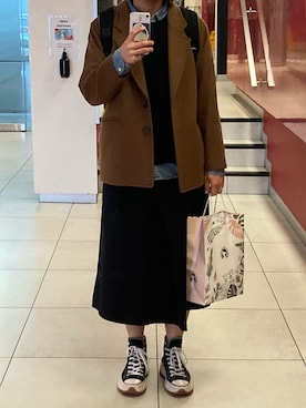 「CONVERSE（コンバース）のアイテム（シューズ、ブラック系）」を使った、Charon Cheさん（レディース）の春コーディネート